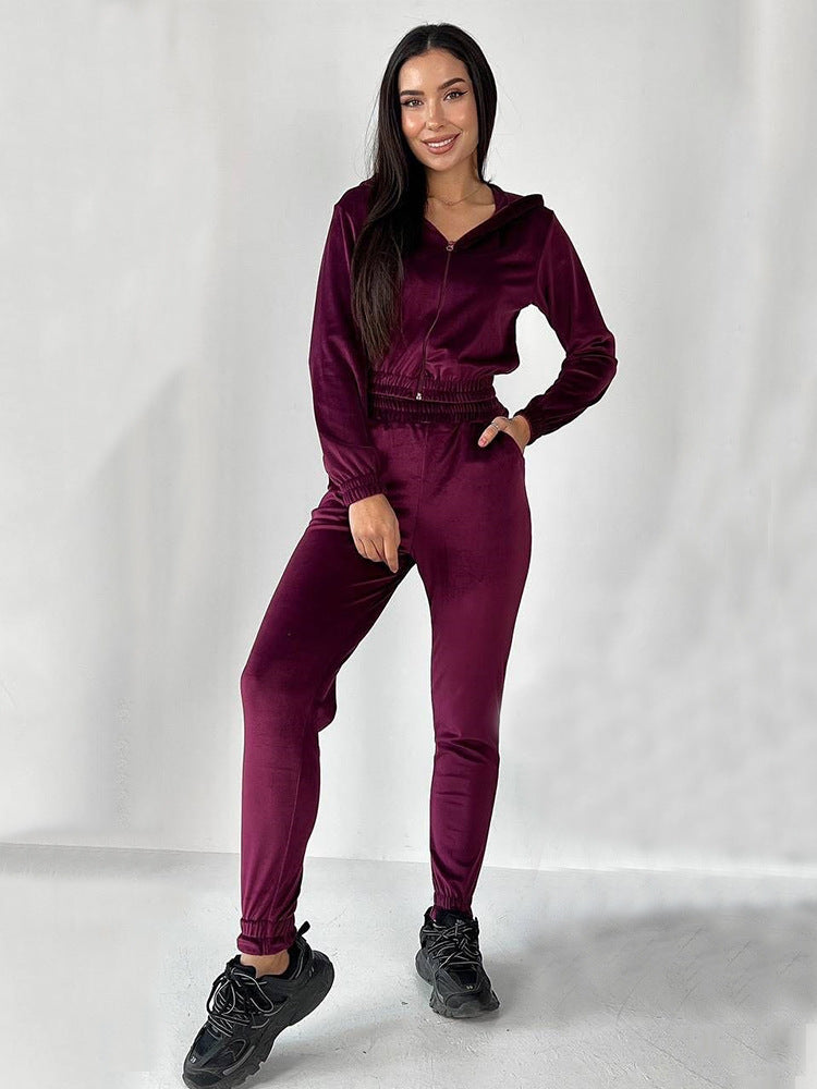 Kvinner's Velour Joggedrakt med Fasjonabel Kuttet Design og Praktisk Glidelås Skjora