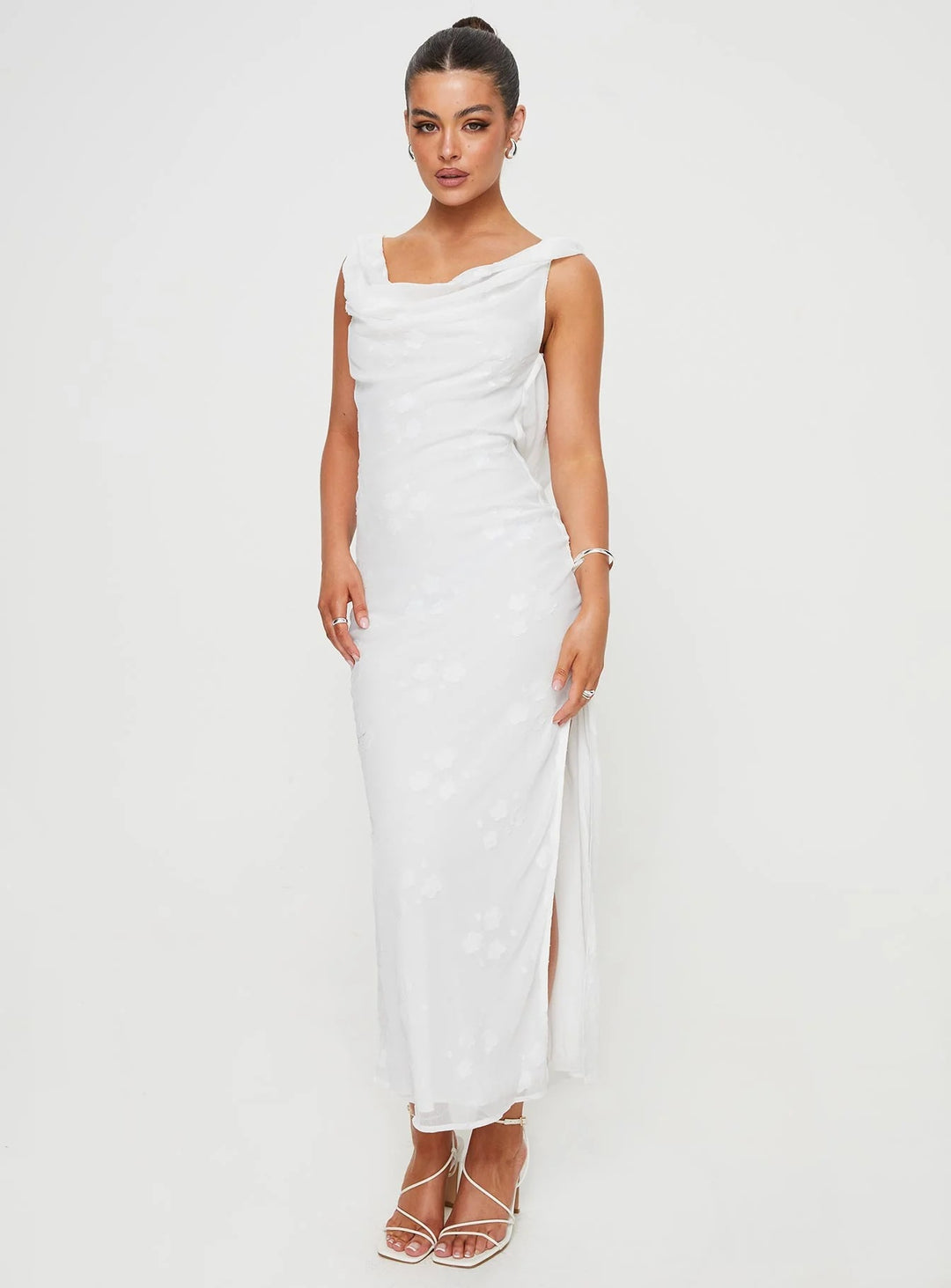 Damen Elegantes Maxi-Kleid mit fließendem Stoff und seitlichem Schlitz Skjora