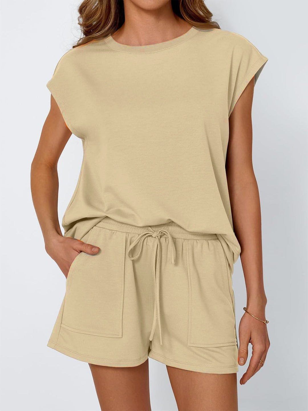 Dame avslappet to-dels sett med vid topp og shorts Skjora