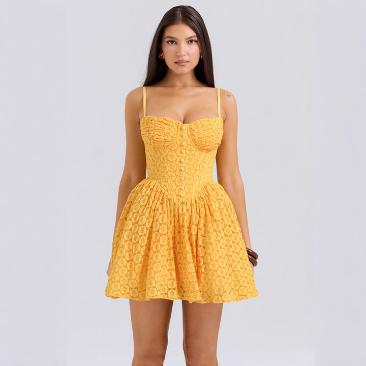 Damer sommer bustier kjole med lekne volanger og raffinerte knappdetaljer