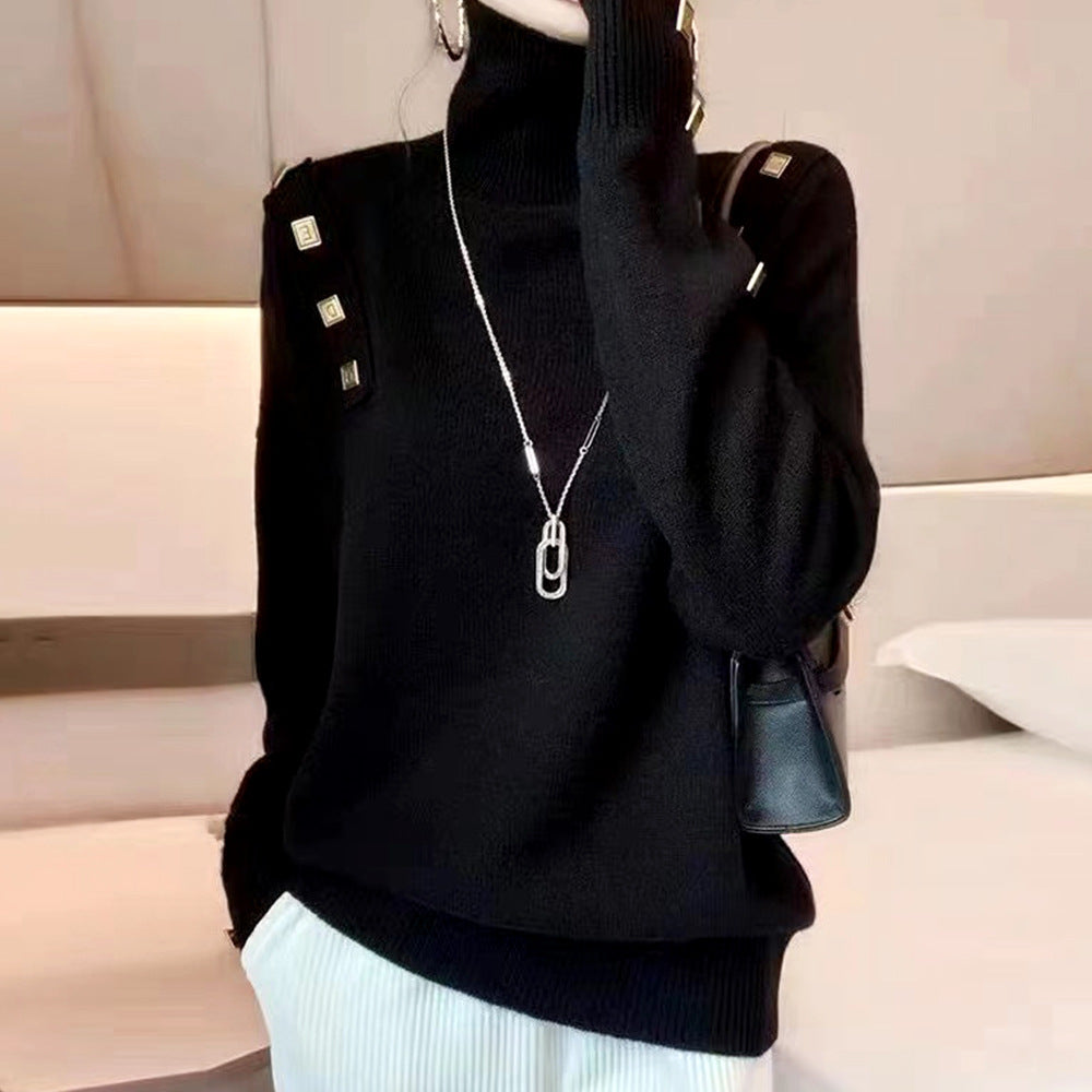 Dames fashionable turtleneck genser med dekorative knappe detaljer Skjora