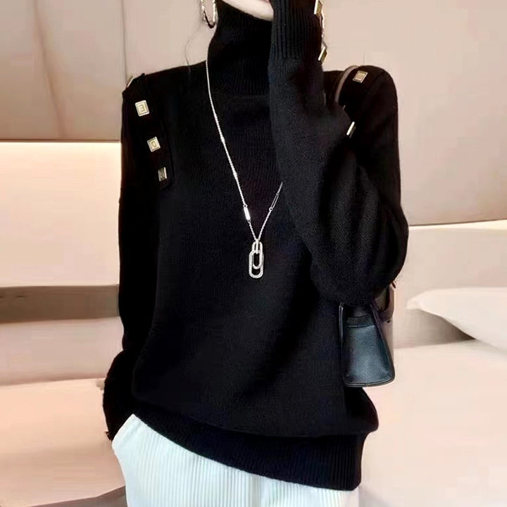 Dames fashionable turtleneck genser med dekorative knappe detaljer Skjora
