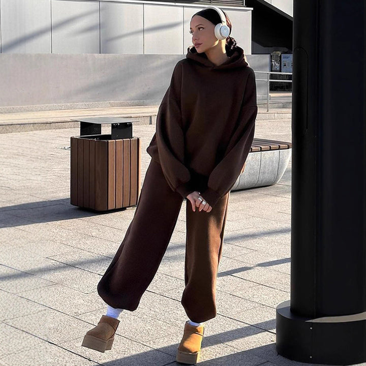 Kvinnens komfortable fritidssuite laget av høykvalitets sweatshirtmateriale vw