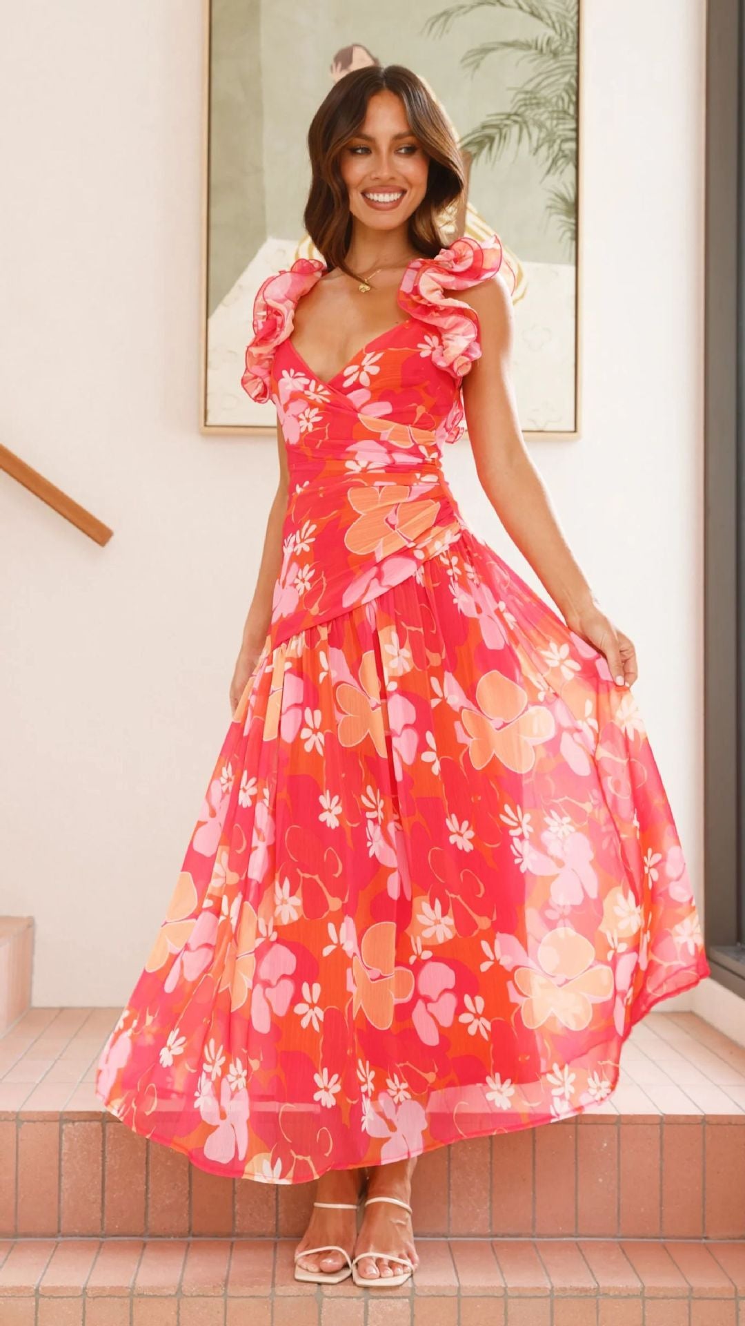 Dames maxi kjole med elegante volanger og figursydd snitt