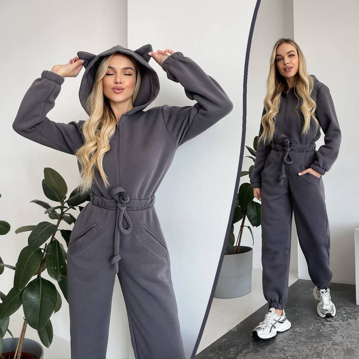Kvinnenes koselige fleece jumpsuit med hette og søte ører Skjora