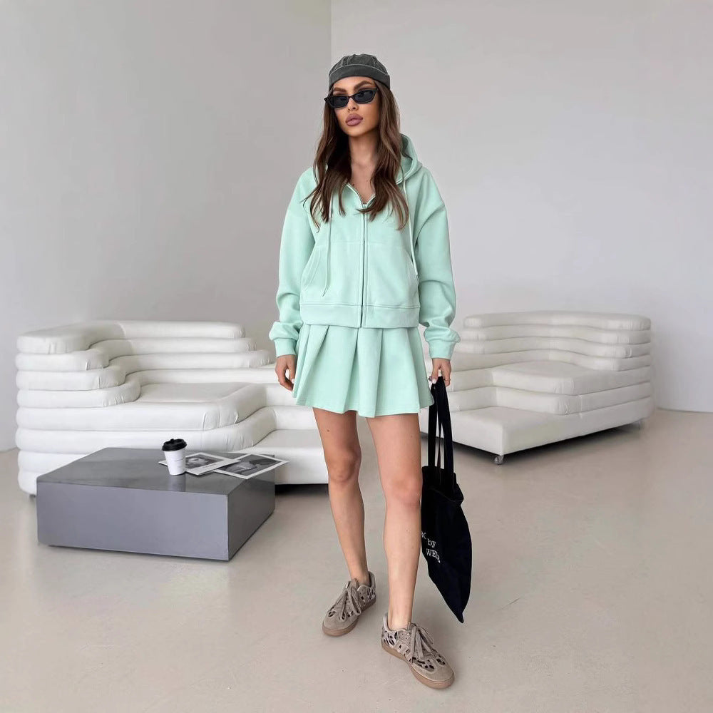 Kvinners fashionable hettegenser med skjørt Skjora