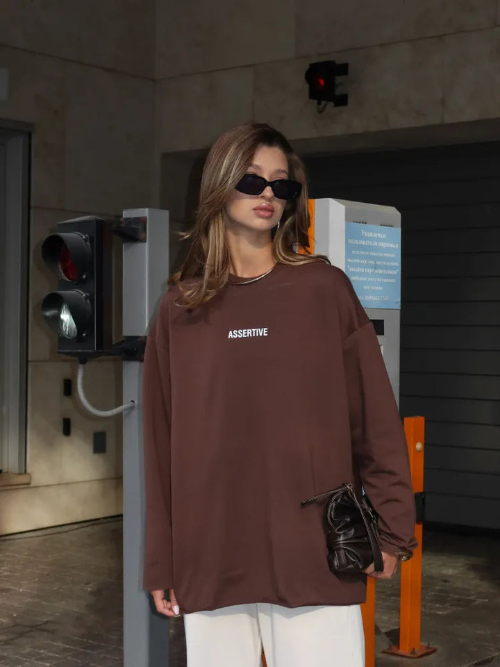 Kvinnelig uformell oversized hettegenser med stilfullt trykk Skjora