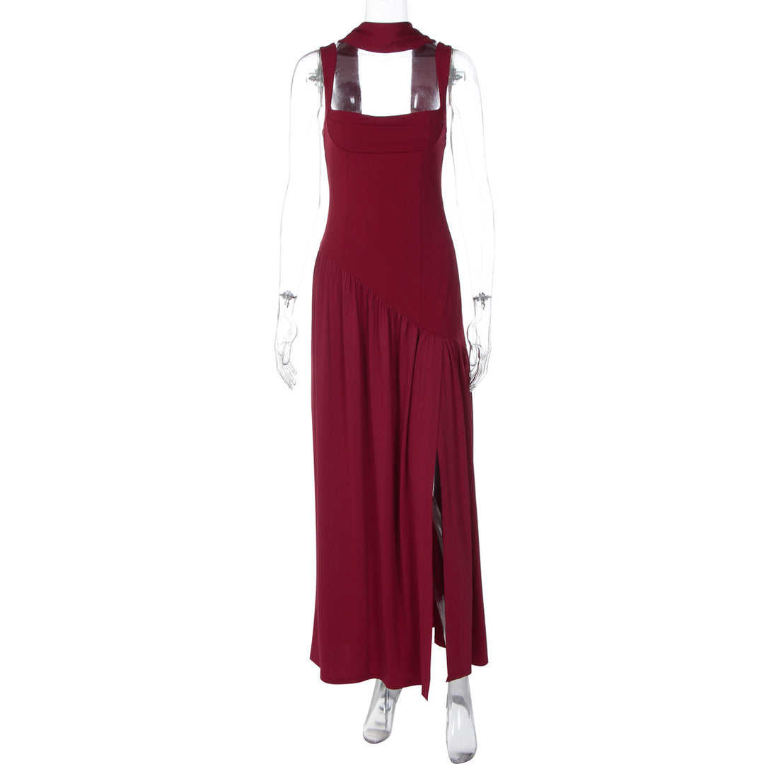 Damer Elegant aftenkjole med asymmetrisk snitt og dyp splitt Skjora