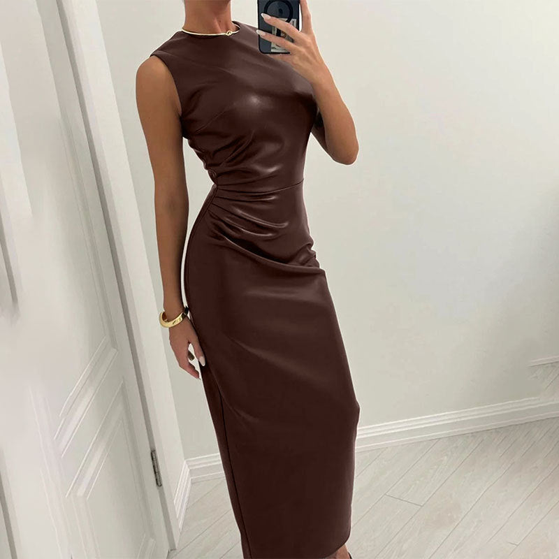 Dame Lang kjole med asymmetrisk snitt og elegant drape Skjora