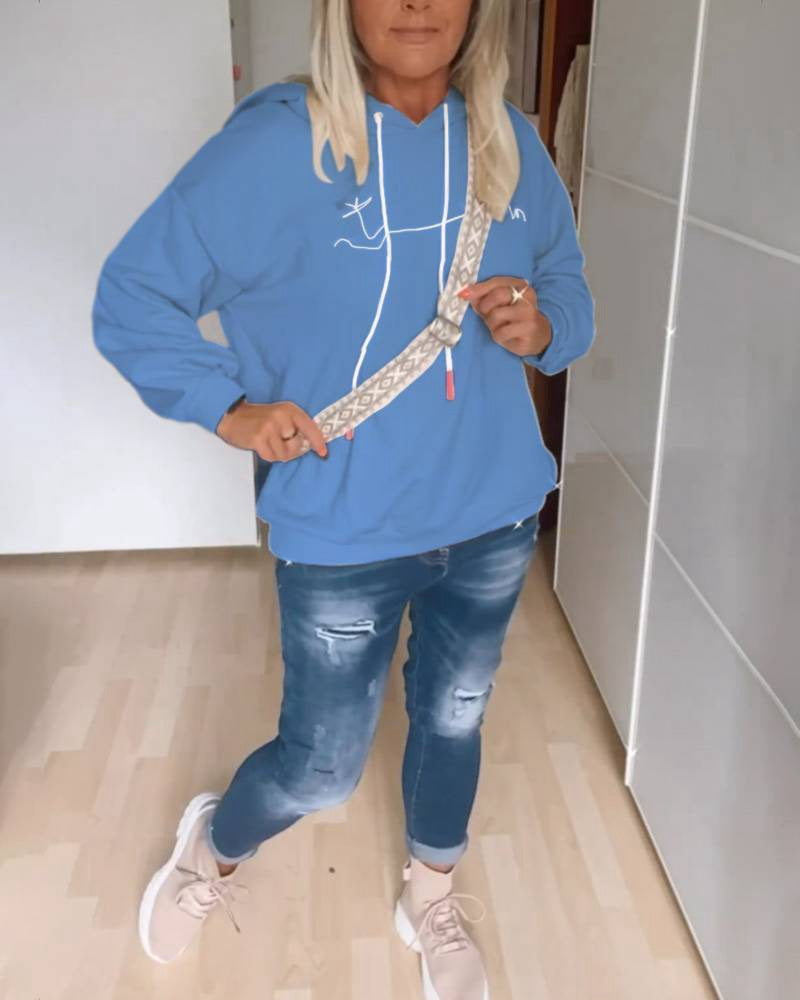 Dames avslappet hettegenser med moderne trykk og praktiske lommer Skjora