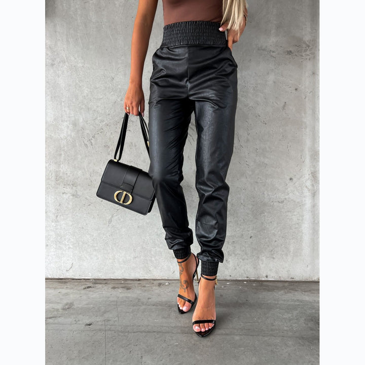 Kvinne faux skinn bukser med elastisk midje og slim fit Skjora
