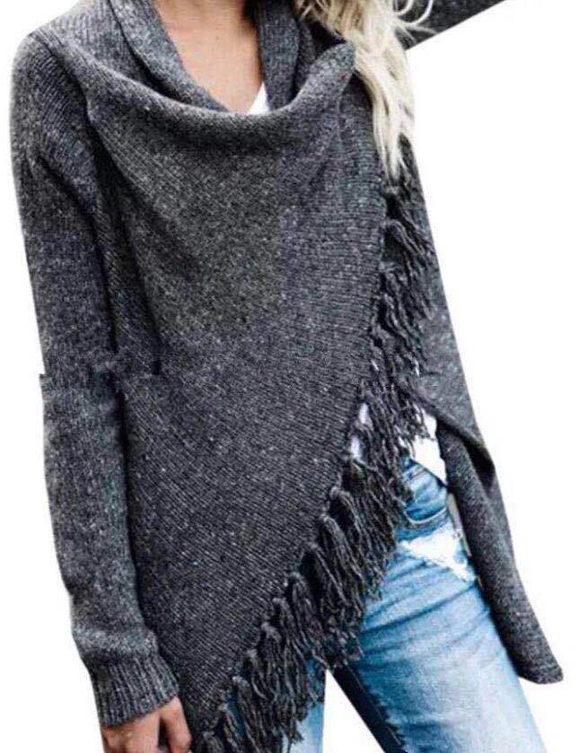 Kvinnens koselige poncho med frynser Skjora