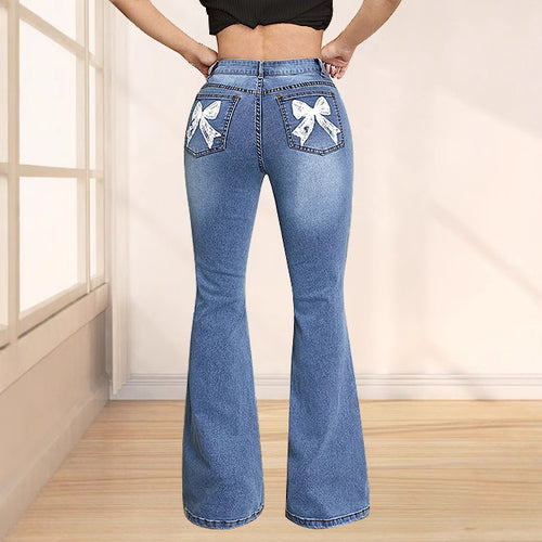 Kvinnelige utsvingte jeans med dekorative sløyfer Skjora