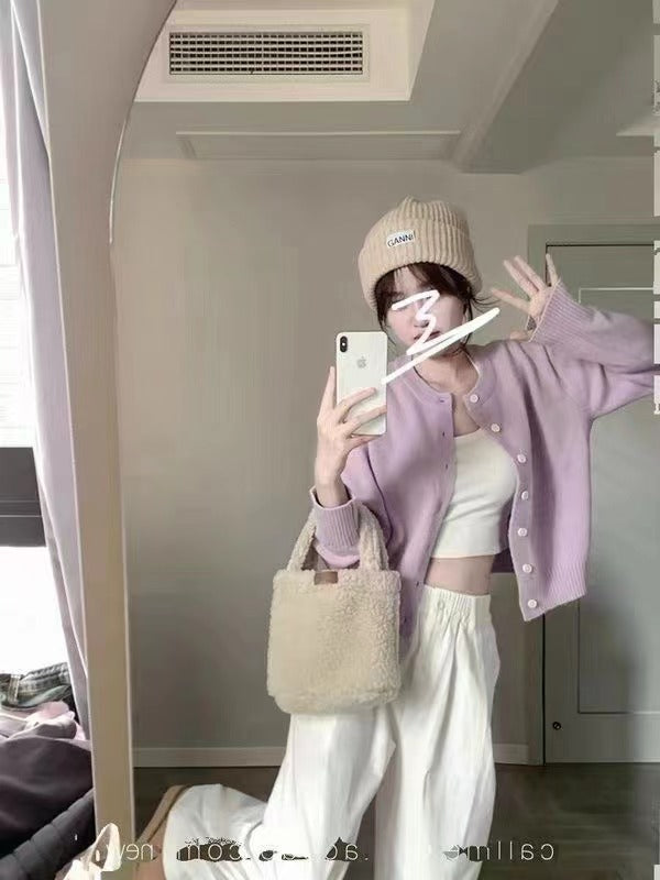 Kvinnens myke cardigan med fine knapper og moderne snitt Skjora