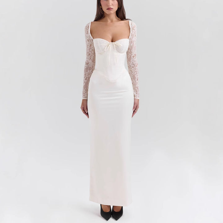 Dame Elegant høyhalset kveldsdrakt med blonde og figurformet silhuett Skjora