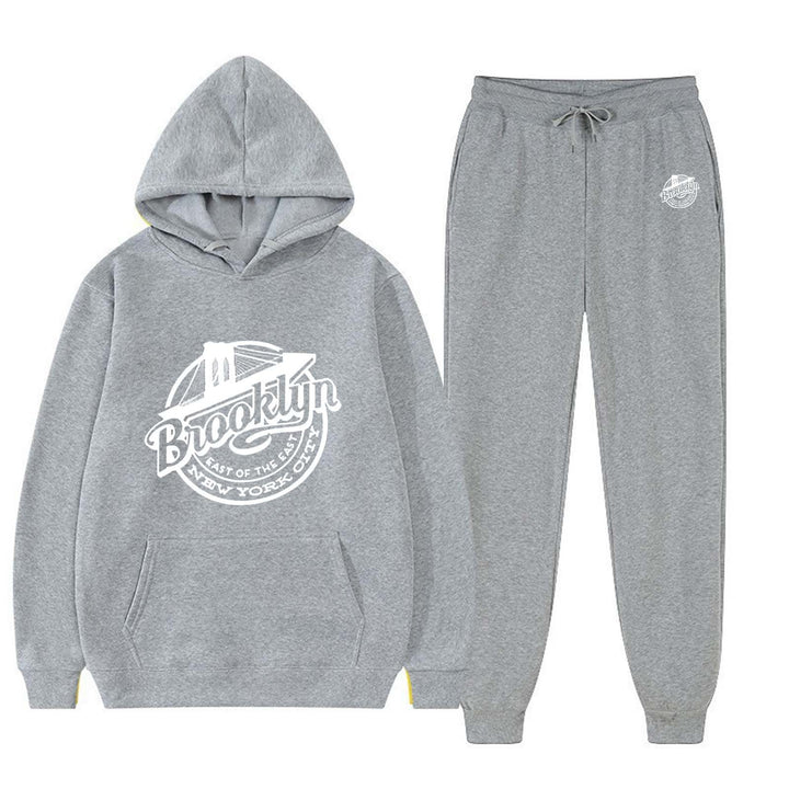 Kvinnes avslappende sweat suit med stilfull Brooklyn trykk Skjora