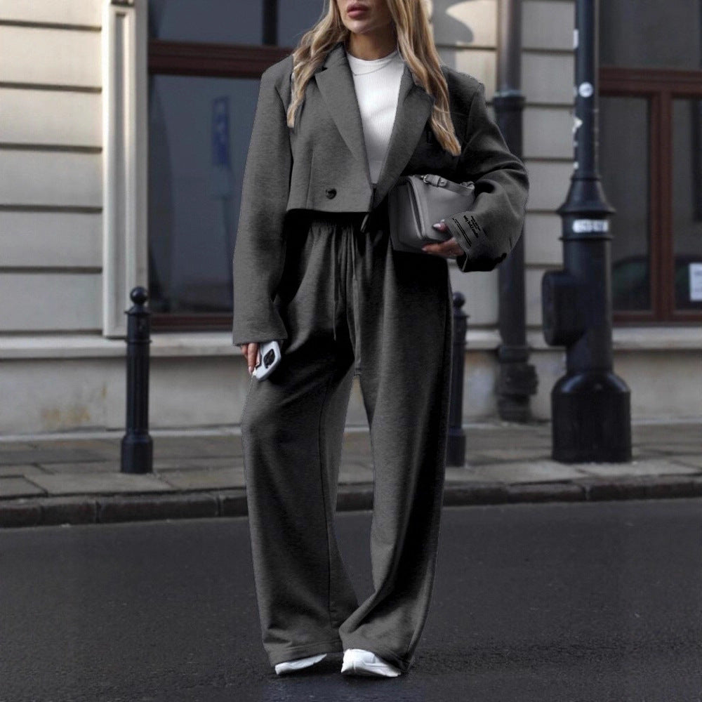 Kvinnelig elegant og avslappet blazer med matchende joggebukser Skjora