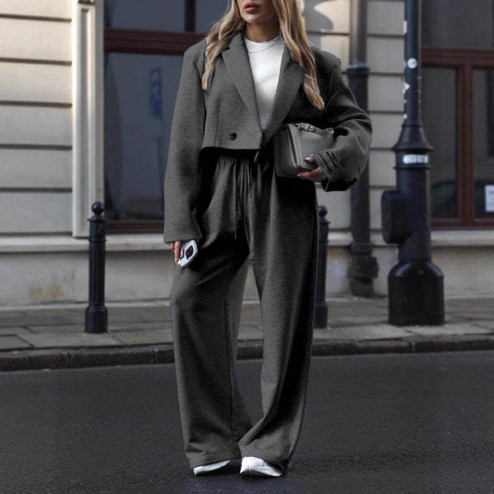 Kvinnelig elegant og avslappet blazer med matchende joggebukser Skjora