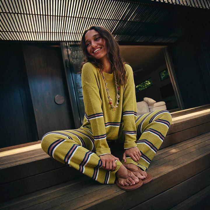 Kvinnens avslappede stripete loungewear-sett med løstsittende topp og komfortable bukser Skjora