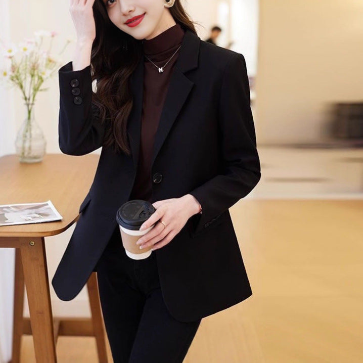Kvinnes stilige blazer med klassisk snitt og elegante detaljer Skjora