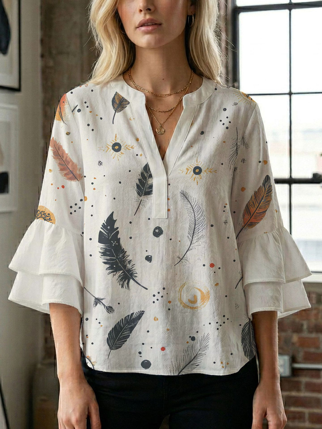 Dame bluseskjorte med voluminøse ermer og kreativt trykkdesign Skjora