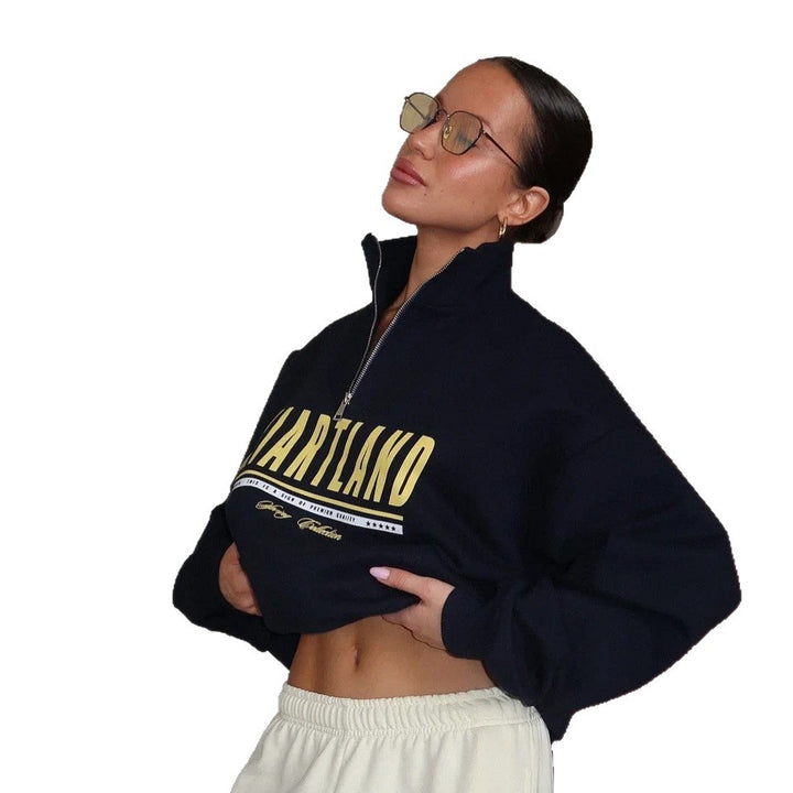 Kvinnelig sporty zip genser med oversized passform og kreativt trykk Skjora