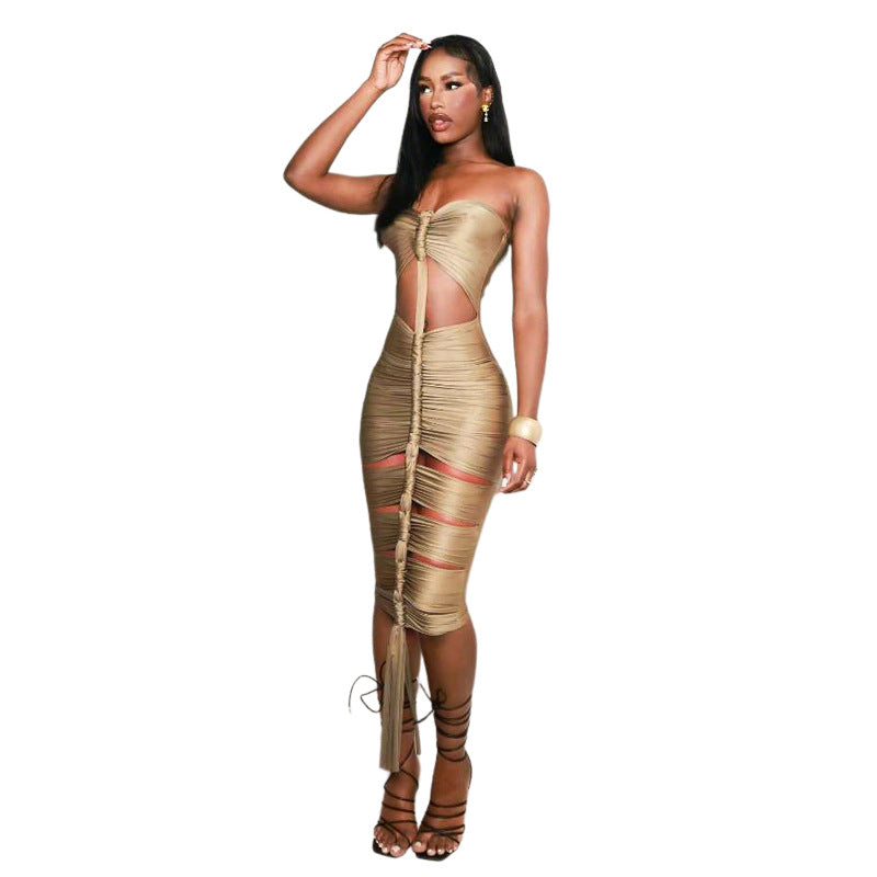 Dame Off-Shoulder Maxikjole med raffinerte Cut-Out-detaljer og elegant rynkeeffekt Skjora