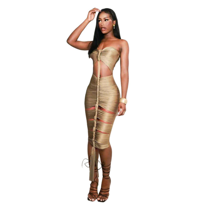 Dame Off-Shoulder Maxikjole med raffinerte Cut-Out-detaljer og elegant rynkeeffekt Skjora
