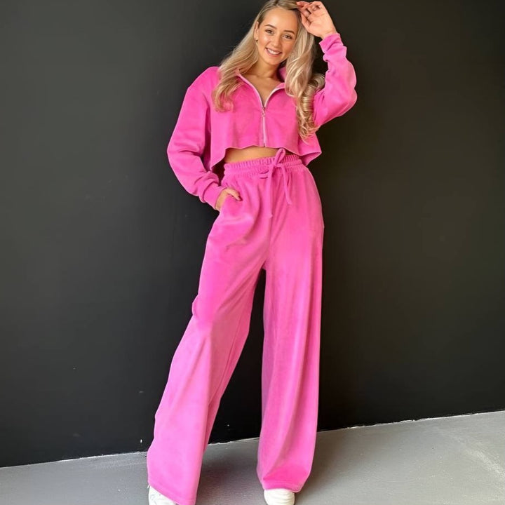 Kvinnelig sporty cropped sweatshirt og komfortable palazzo bukser sett Skjora