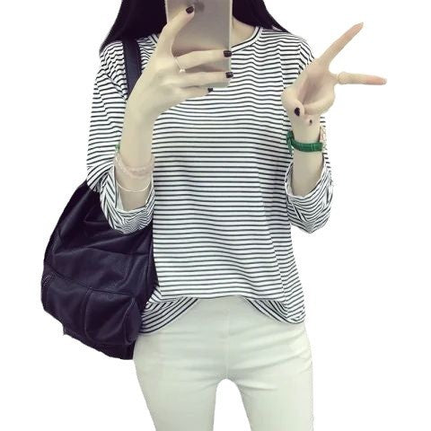 Kvinnens-stripet-langermet-skjorte-med-mykt-strukturert-stoff-og-casual-passform