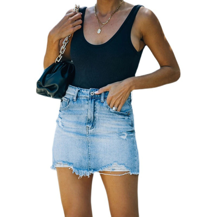 Kvinnens denimskjørt i en avslappet brukt look med frynset hem Skjora