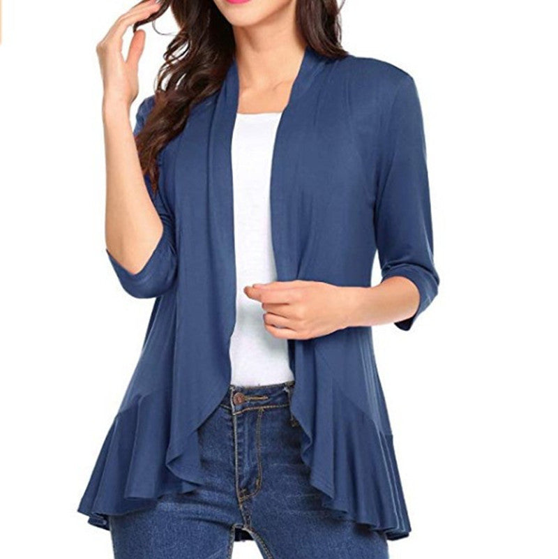Kvinnelig Fashionable Cardigan med Asymmetrisk Snitt og Smigrende Detaljer Skjora