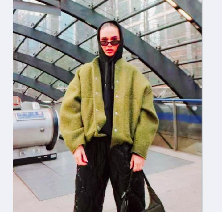 Dame Oversized Ulljakke med knappfri design og myk fôr Skjora
