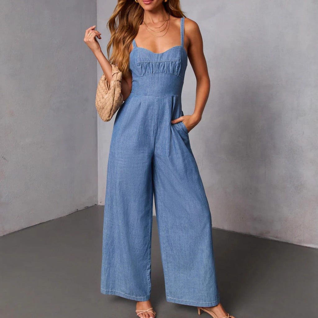 Kvinnens uformelle denim jumpsuit med elegant bustier topp og vide ben