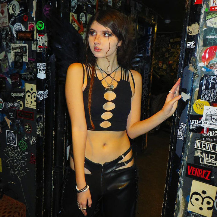 Dame Crop-Top med kreative cut-out-detaljer og moteriktige stropper Skjora