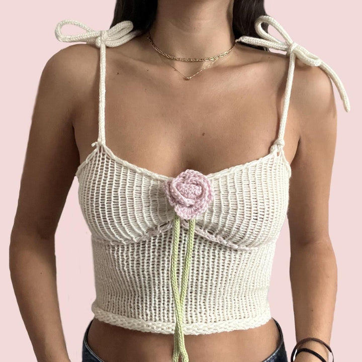 Dame heklet Crop-Top med florale accenter Skjora
