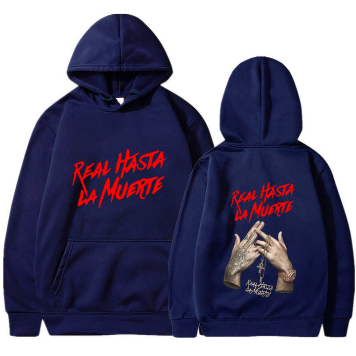 Dame hoodie med iøynefallende skrift i urban stil Skjora