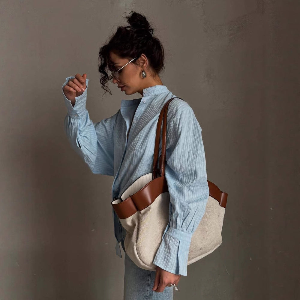 Damer Relaxed Fit Bluse med Fine Fald og Ståkrage Skjora