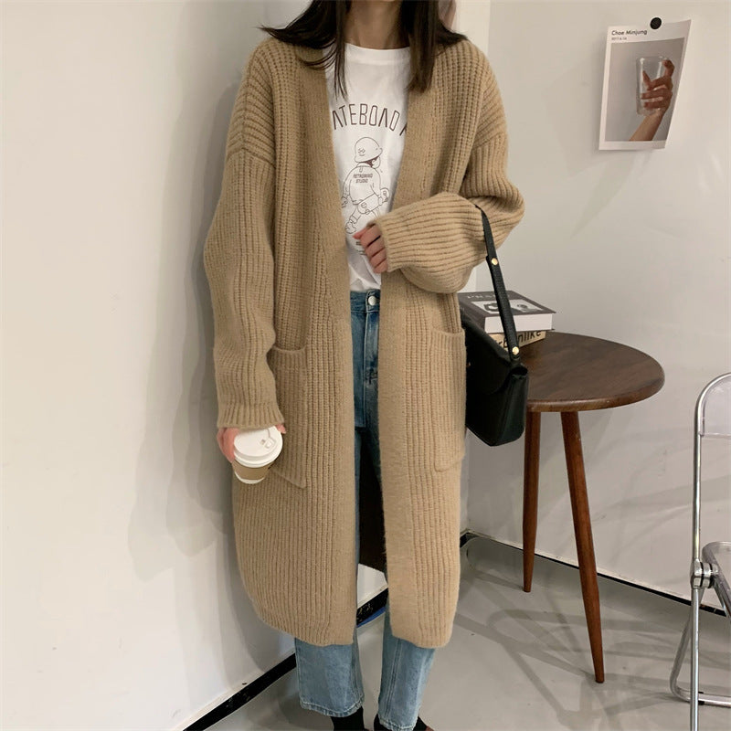 Kvinnes Plus Size Strikket Cardigan med Casual Snitt og Lommer Skjora