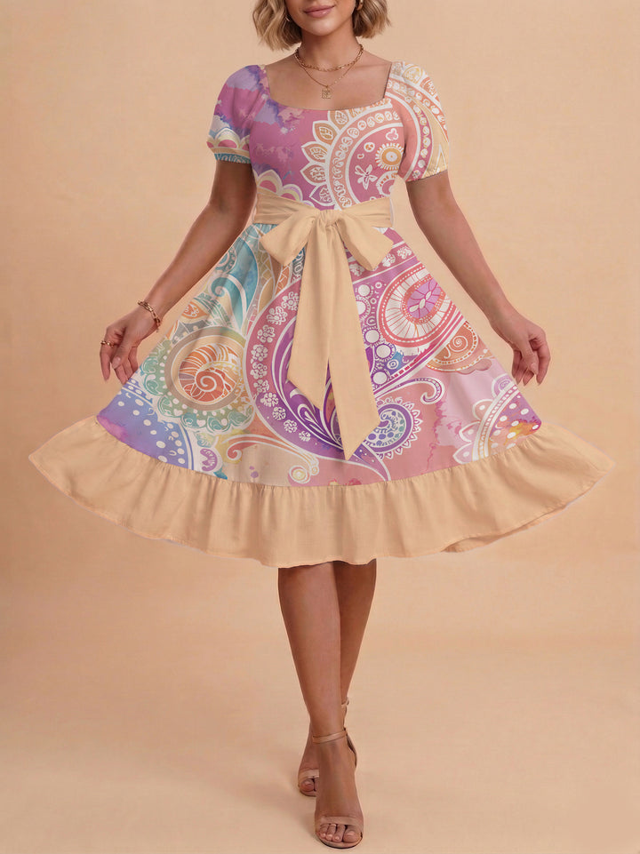 Damen modernes Blumenkleid mit elegantem Taillengürtel und asymmetrischem Saum Skjora