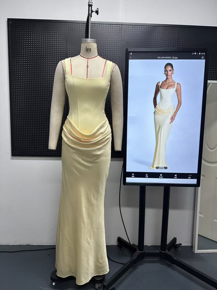 Damer Flytende Maxi-kjole med asymmetrisk snitt og raffinert drapering Skjora