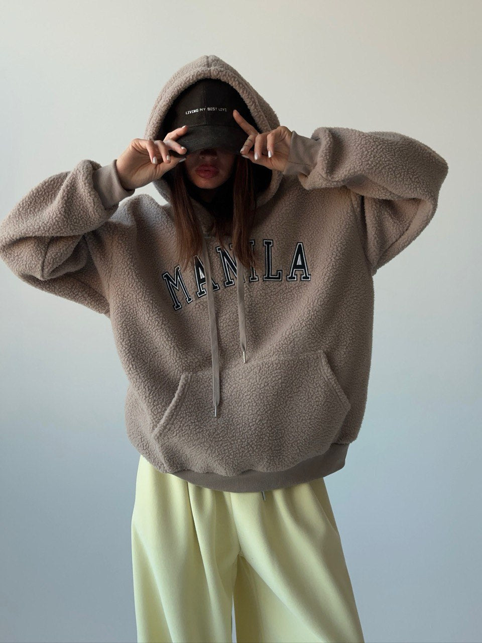 Kvinnes Oversized Fleece Hoodie med Brodert Logo Skjora