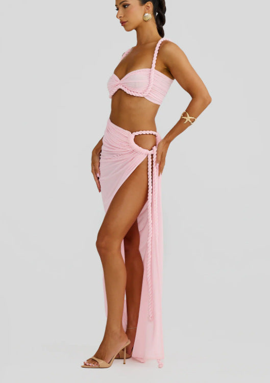 Kvinnes bikini sett med elegant omslagstoff og kunstneriske snøre detaljer Skjora