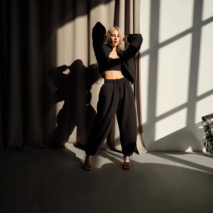 Kvinnelig sporty cropped hettegenser med innovativ finish Skjora