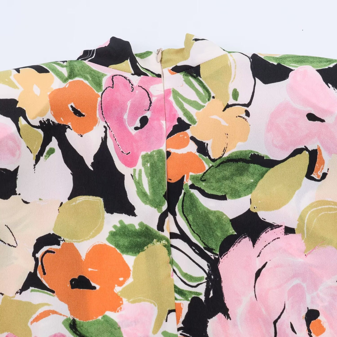 Damebluse med blomsterdesign og elegant knytning Skjora