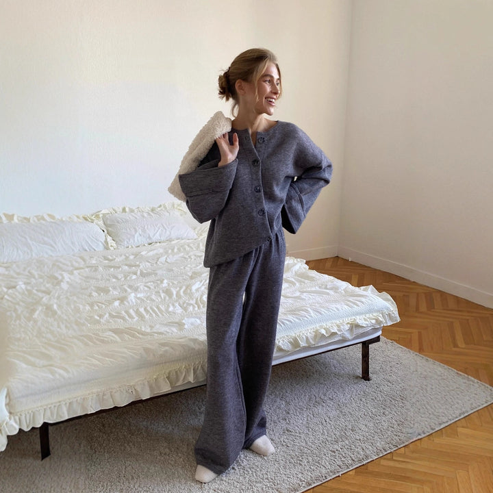 Dame avslappende strikket loungewear-sett med knappestolpe og løs passform Skjora