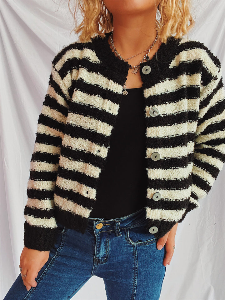 Dame koselig cardigan med moderne striper og knappe detaljer Skjora