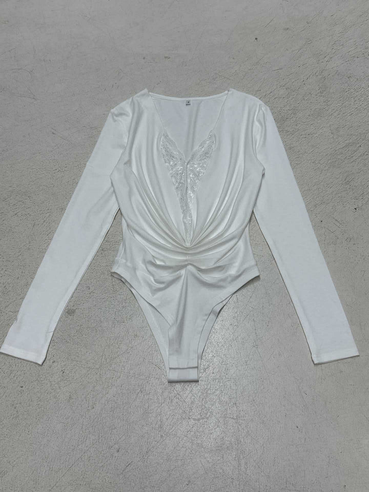 Dame bodysuit med dyp V-hals og elegant rynkedetalj Skjora