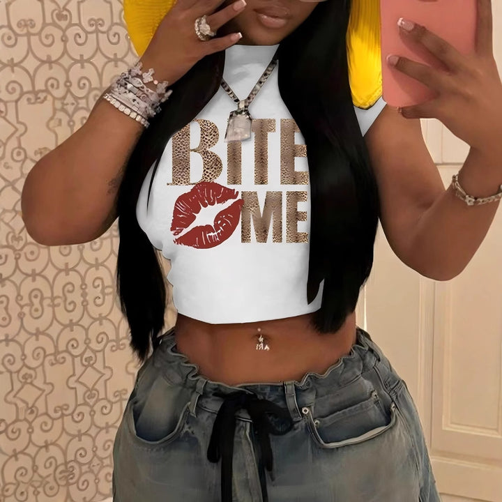 Dame Crop-Top med glitrende leppemotiv og kunstnerisk tekst Skjora