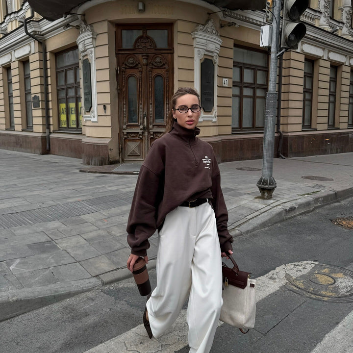 Women's streetwear sweatshirt with high collar and half zip closure Skjora